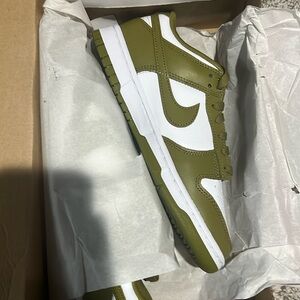 Nike Dunks Low - never worn and new in box